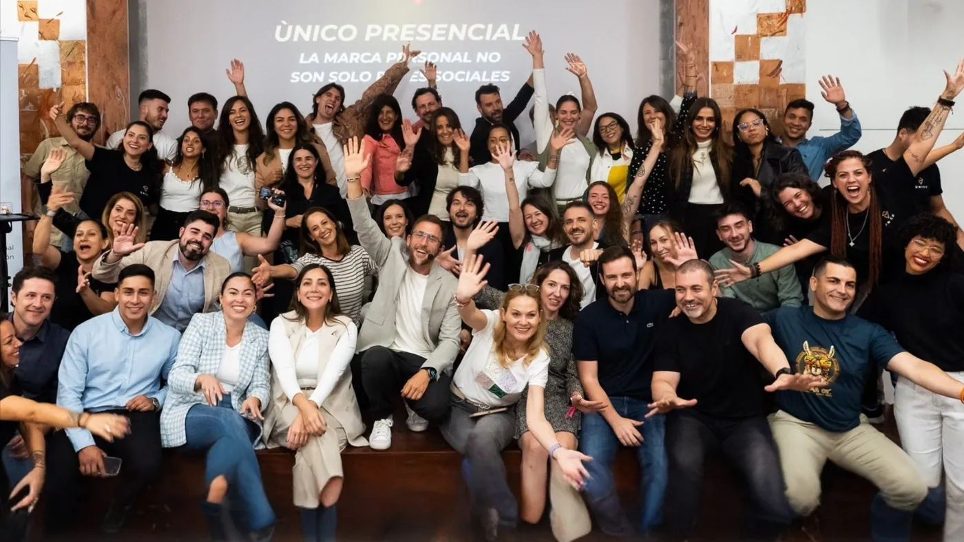 Foto de grupo de un encuentro presencial de la comunidad ÚNICO